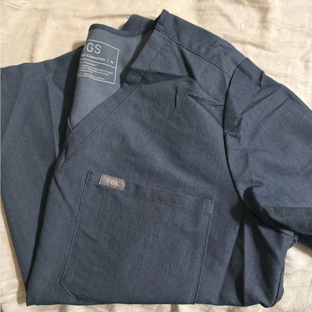 Figs scrub top size medium